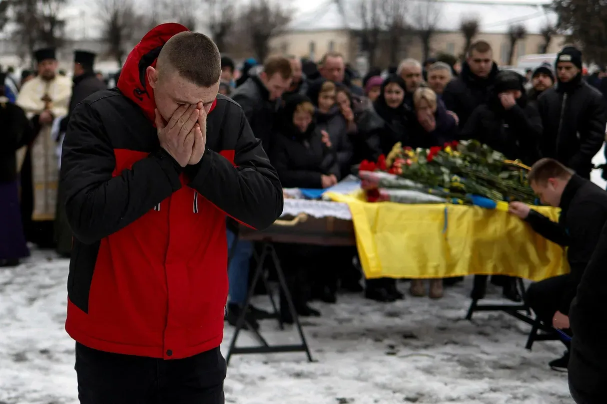 News Wrap: Russian forces pressure eastern Ukraine