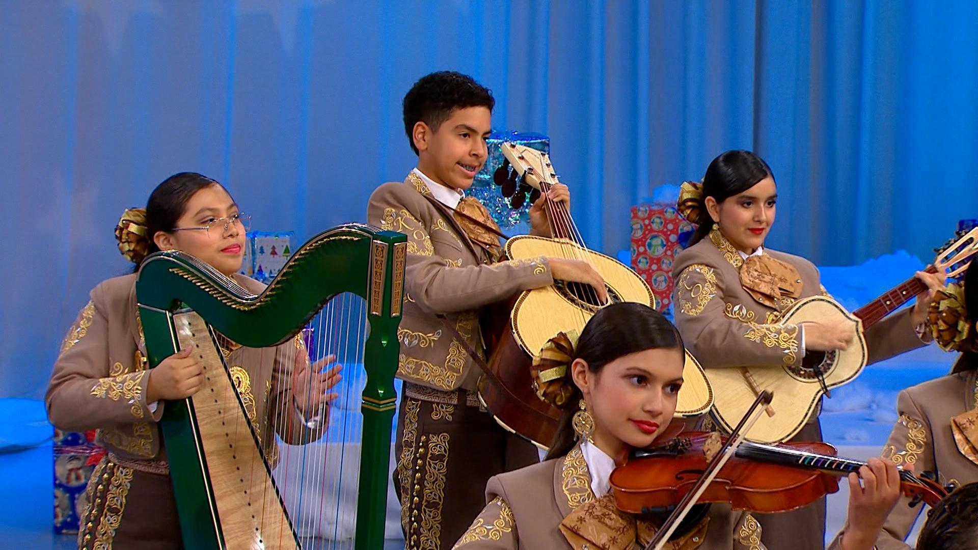 Students from Mariachi Los Pumas de KO Knudson perform El Caporal.