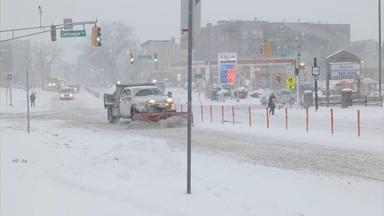 Officials urge residents to stay home during snowstorm