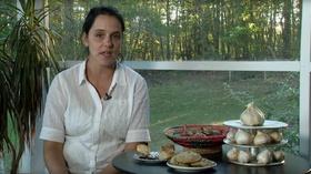 Video thumbnail: Virginia Home Grown Michelle Bonham discusses how to make fermented black garlic