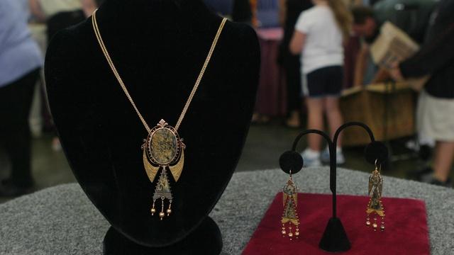 Antiques Roadshow | Appraisal: Victorian Quartz Gold Jewlery Suite, ca. 1870