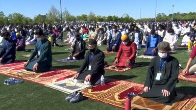 Thousands gather to celebrate first day of Eid al-Fitr