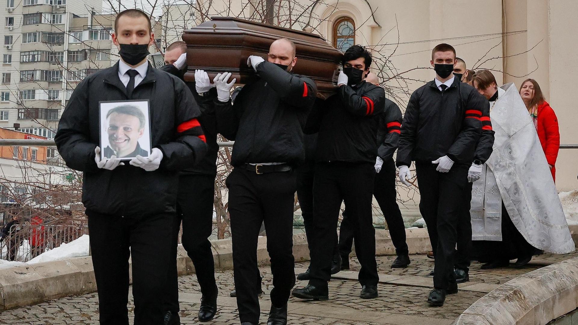 princess polly baby blue dress What To Wear to a Funeral: A Woman's Guide to Dressing with Respect — The  Death Network