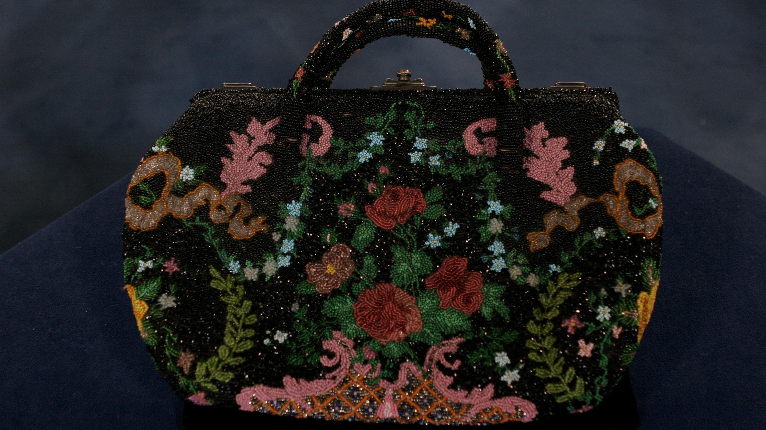 Antiques Roadshow  Appraisal: French Beaded Purse, ca. 1920