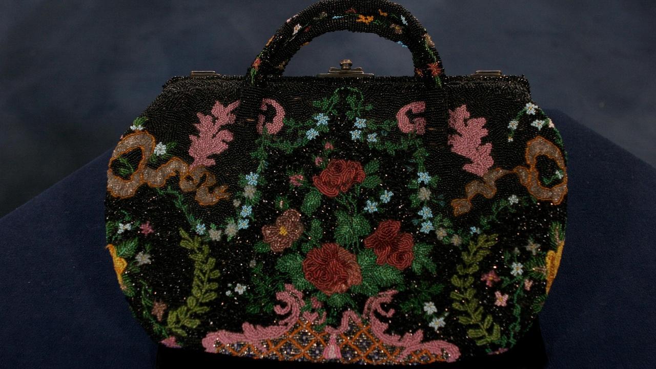 Antiques Roadshow | Appraisal: French Beaded Purse, ca. 1920