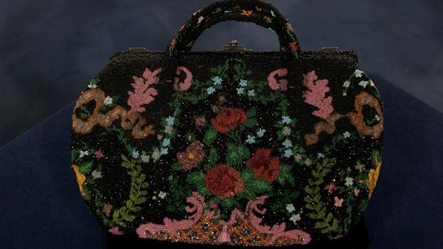 Antiques Roadshow | Appraisal: French Beaded Purse, ca. 1920