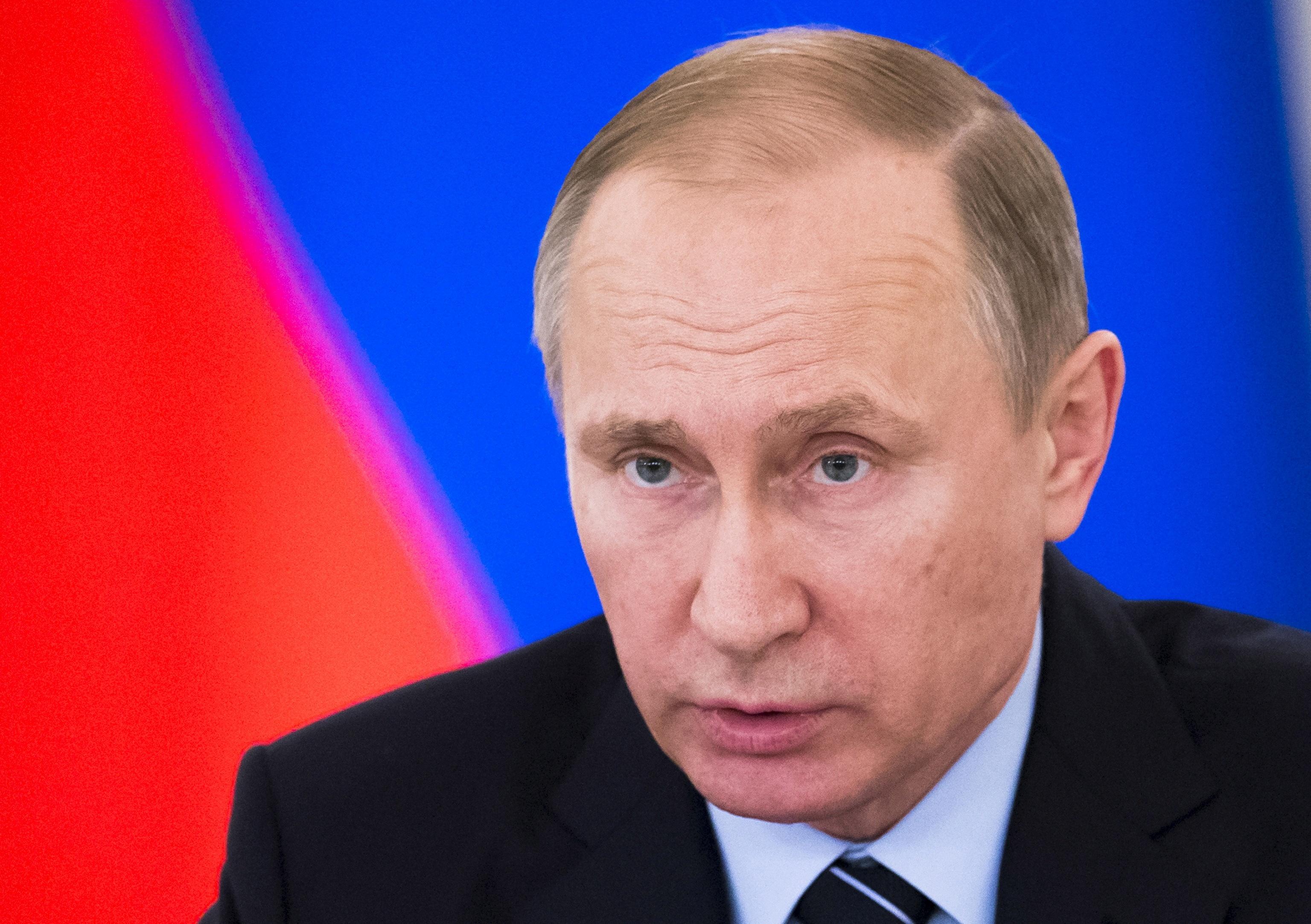 News Wrap: Russia denies trying to hack voting equipment