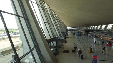 Eero Saarinen's Revolutionary Design of the Dulles Airport