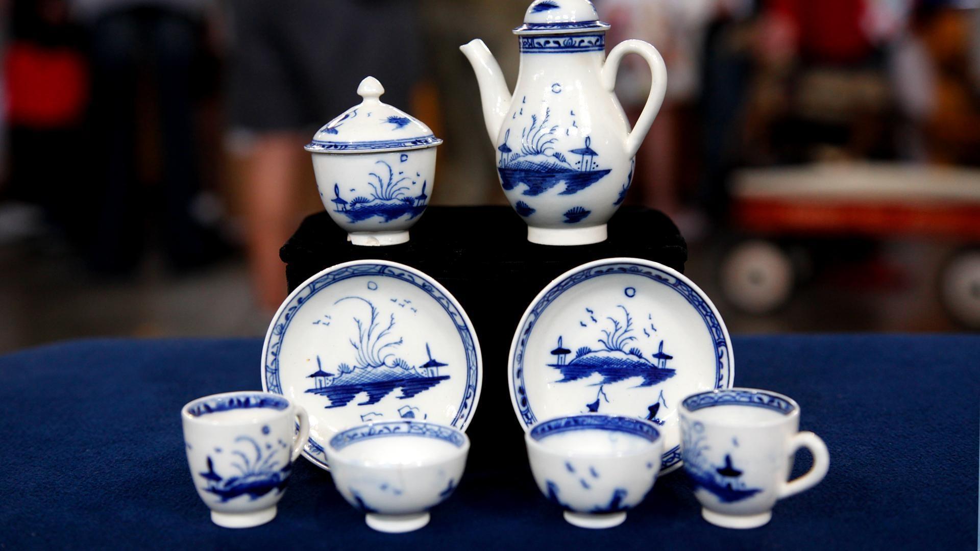 Appraisal: Caughley Porcelain "Toy" Service, ca. 1780