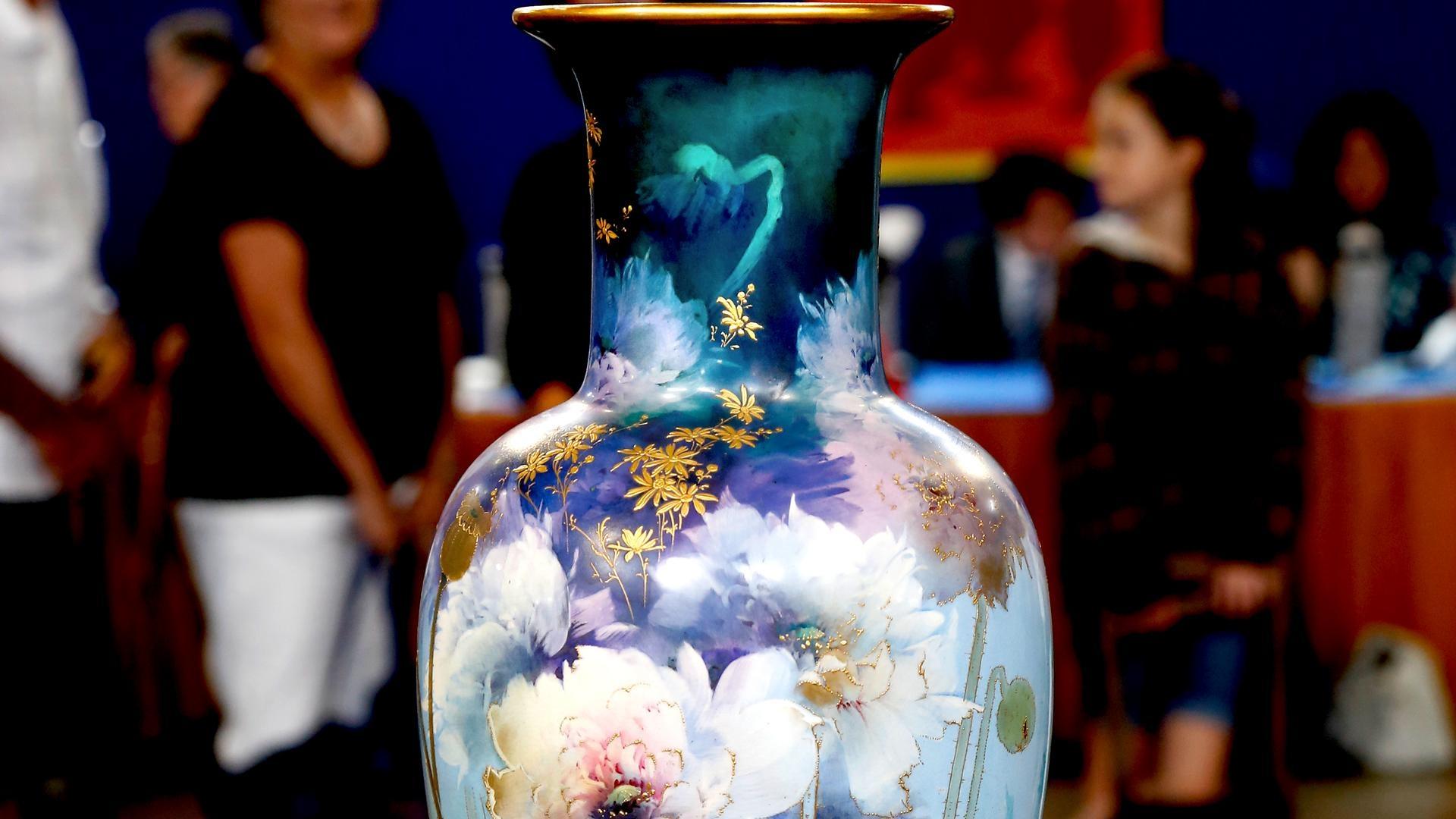 Appraisal Royal Doulton Vase, ca. 1895 Antiques Roadshow ALL ARTS