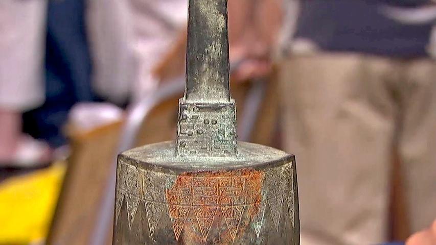 BBC One - Antiques Roadshow - 18th Century Chinese brush pot