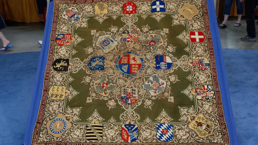 S18 Ep32: Appraisal: 1851 Crystal Palace Exhibition Table Co image