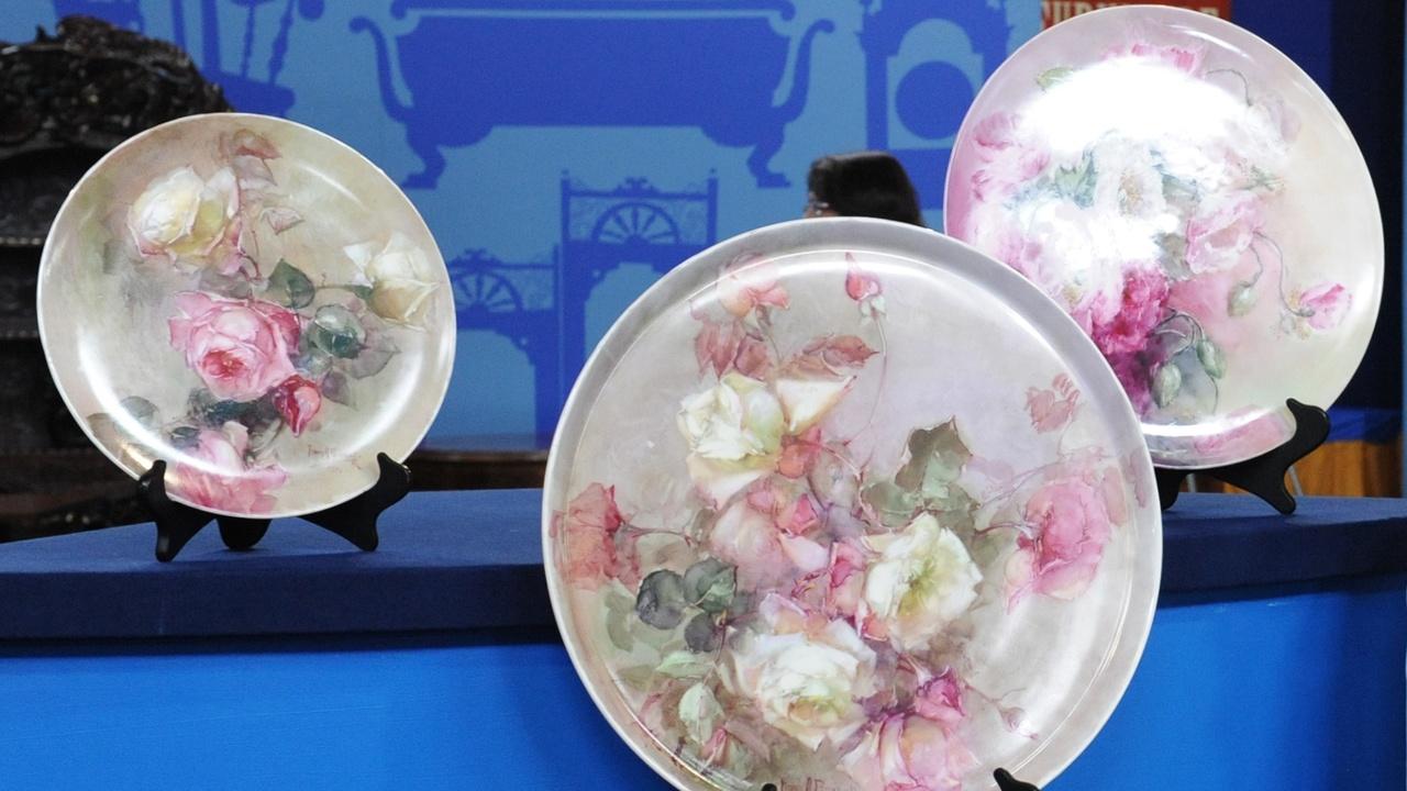 Antiques Roadshow | Appraisal: 1908 Franz Bischoff China Painted Plates