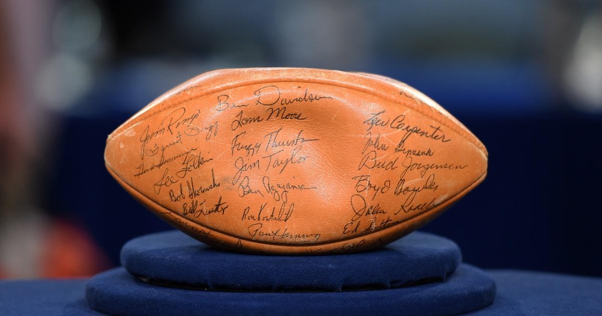 Antiques Roadshow, Appraisal: 1961 Green Bay Packers-signed Football, Season 20, Episode 10