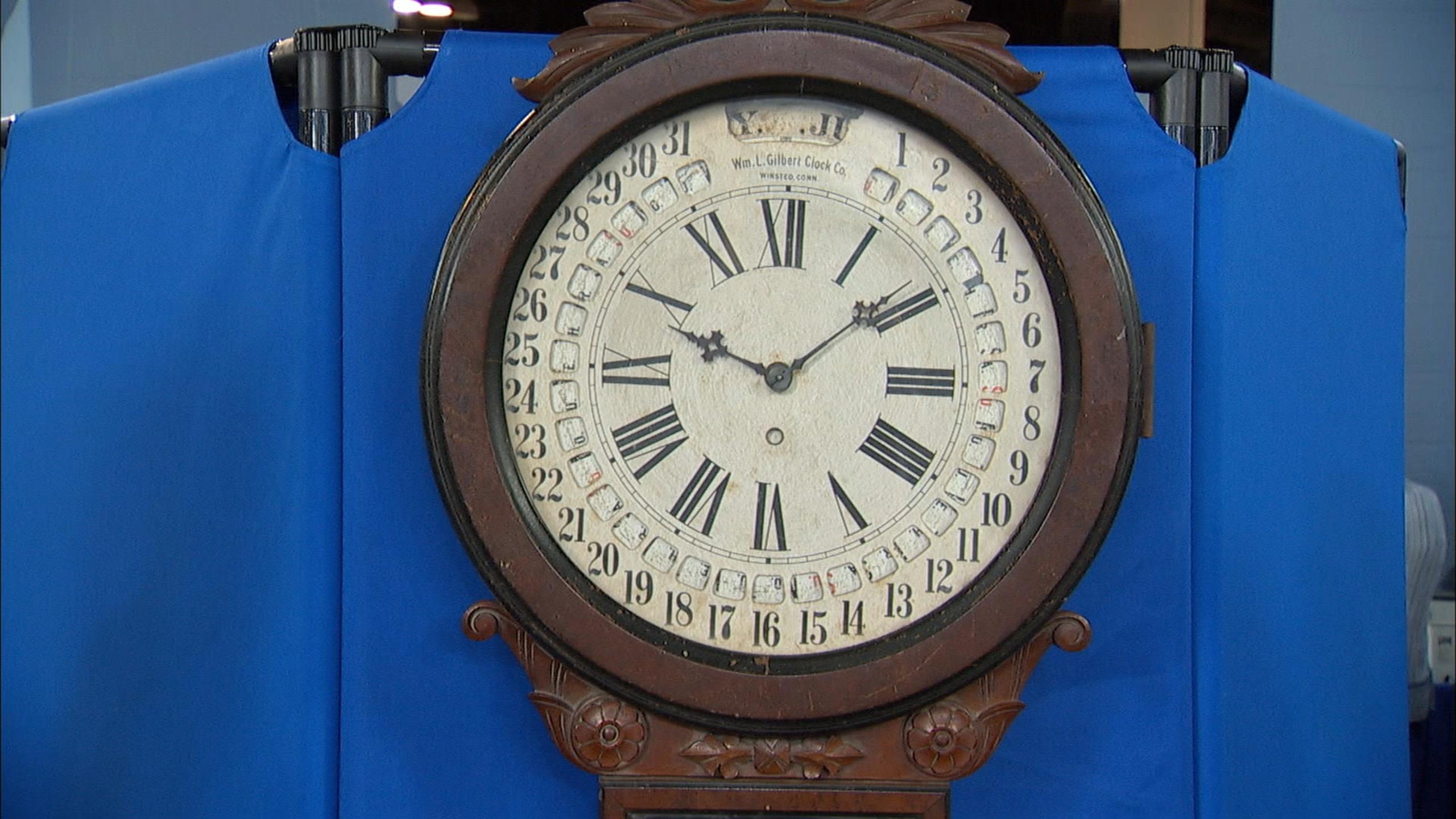 Antiques Roadshow, Appraisal: 1955 Whitey Ford & Yogi Berra Jerseys, Season 20, Episode 14