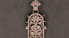 Video thumbnail: Antiques Roadshow Appraisal: Art Deco Diamond Pendant Brooch