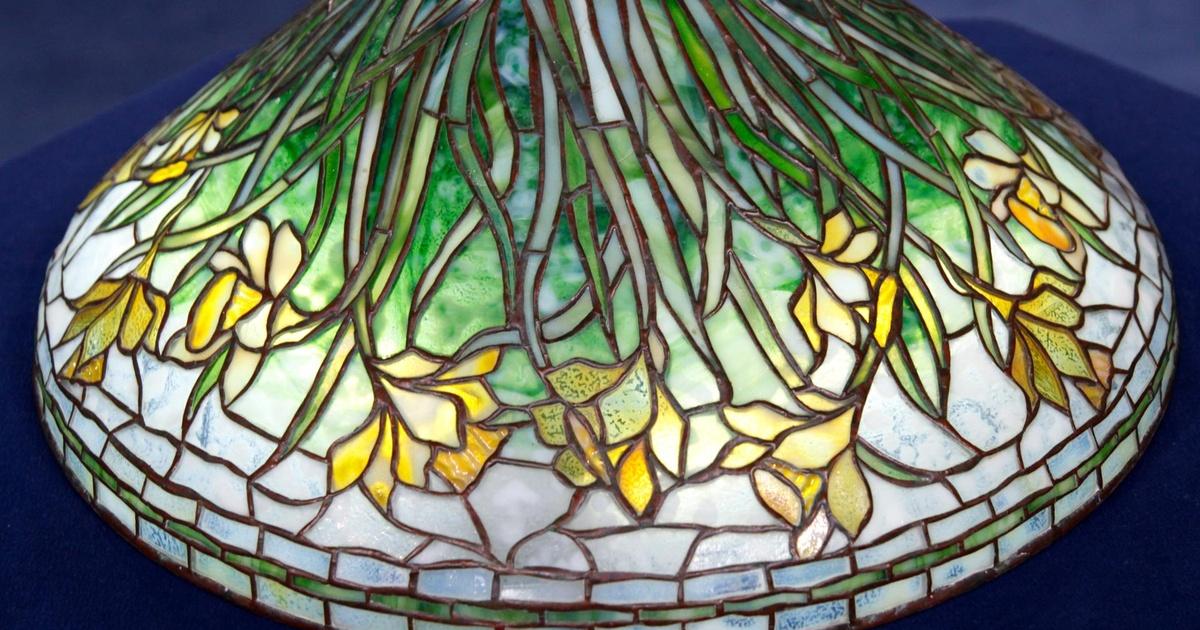 Antiques Roadshow | Appraisal: Tiffany Studios Daffodil Lamp Shade, ca ...