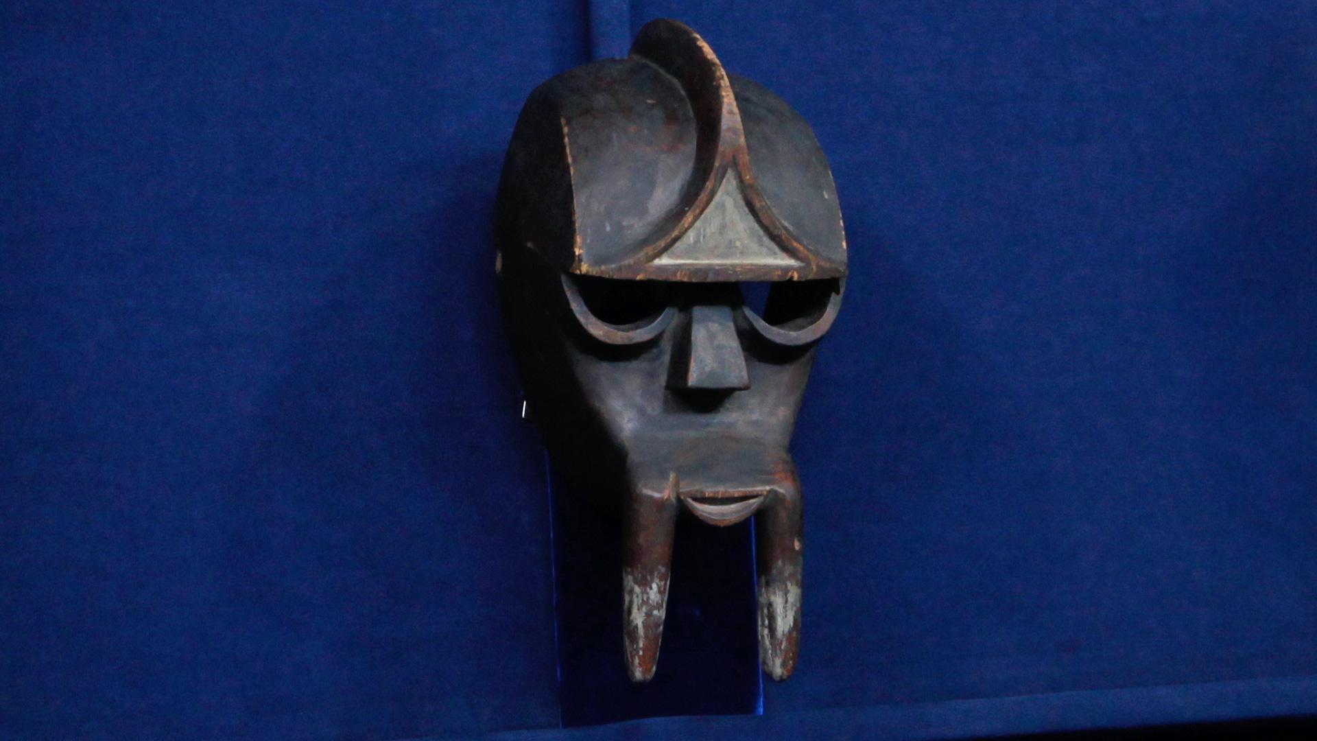 Appraisal: 20th C. Kwele Beete Gon Mask