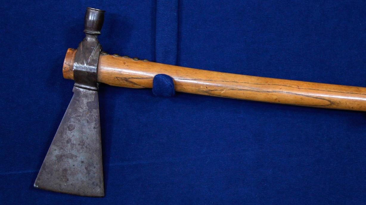 Plains Pipe Tomahawk, with Brass Head and Removable Bowl