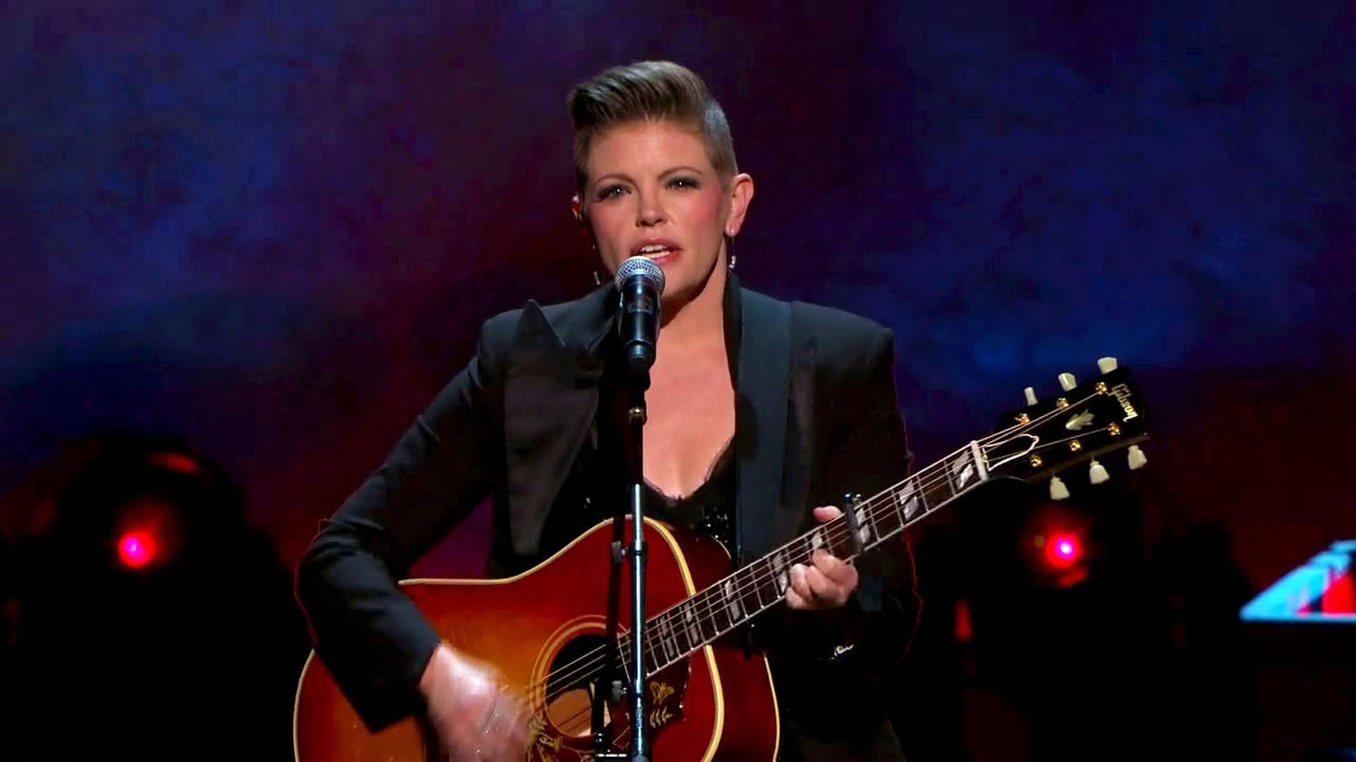 Natalie Maines Performs 