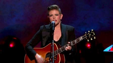 Natalie Maines Performs "She's Got A Way"