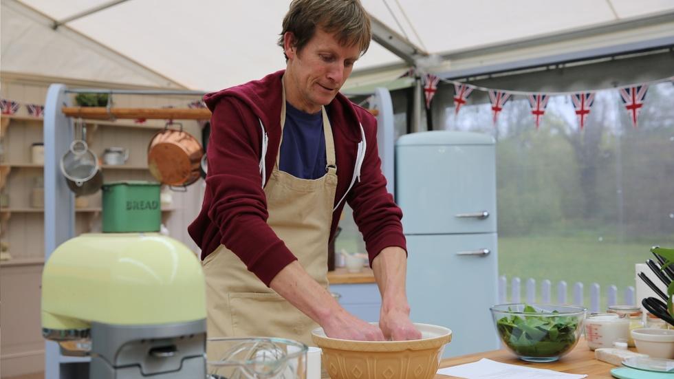 watch great british baking show online