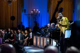 Leon Bridges Performs "Lonely Avenue"