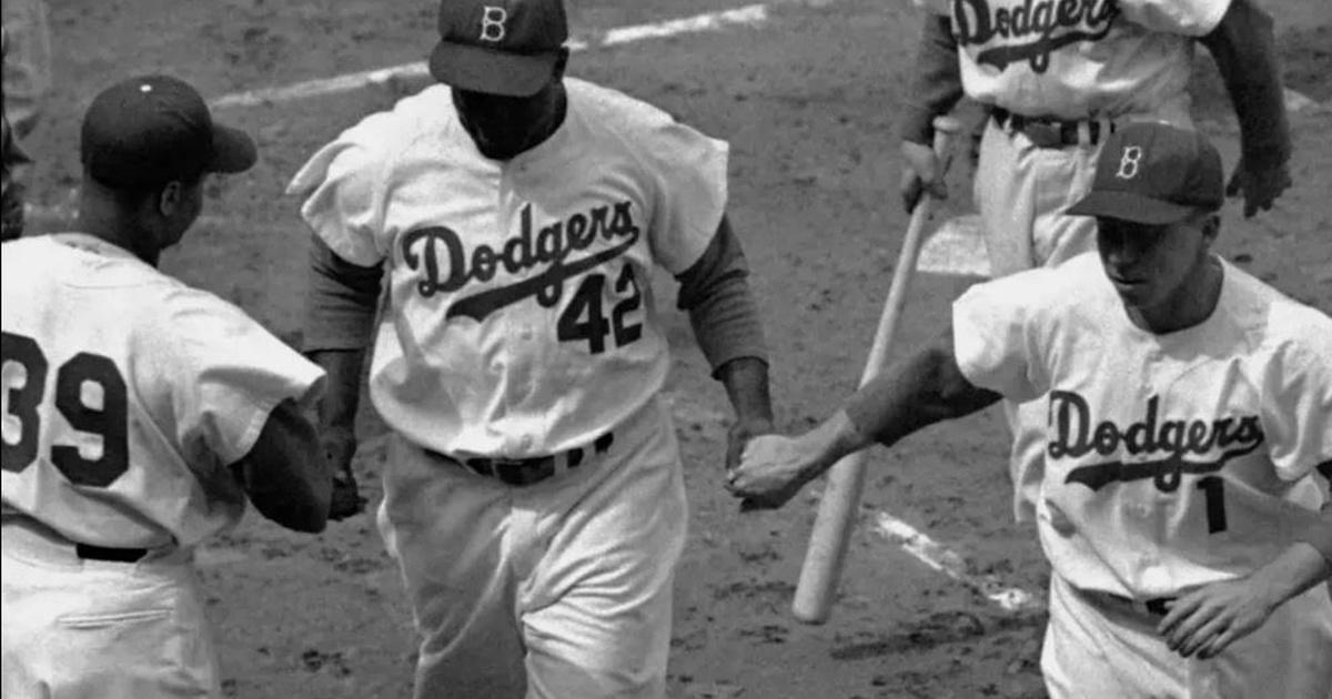 120 Jackie Robinson Pee Wee Reese Photos & High Res Pictures - Getty Images