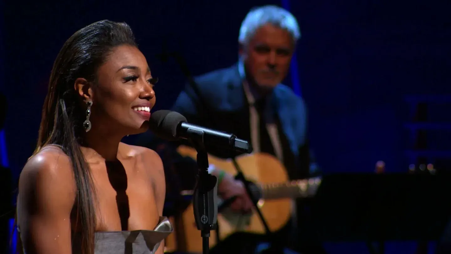 Patina Miller performs John Lennon's "Imagine"