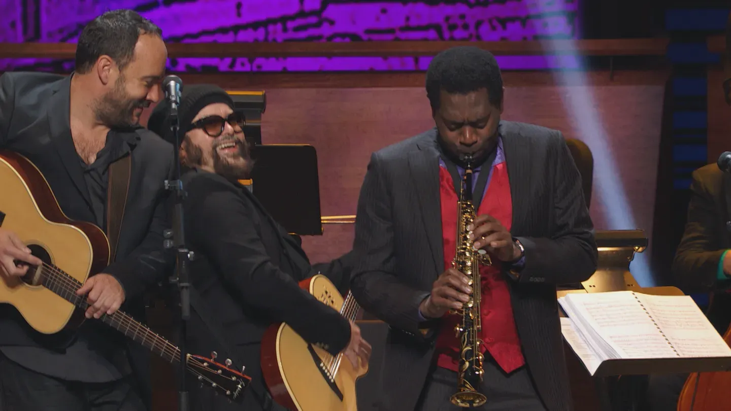 Dave Matthews leads "Ants Marching" from Havana to New York
