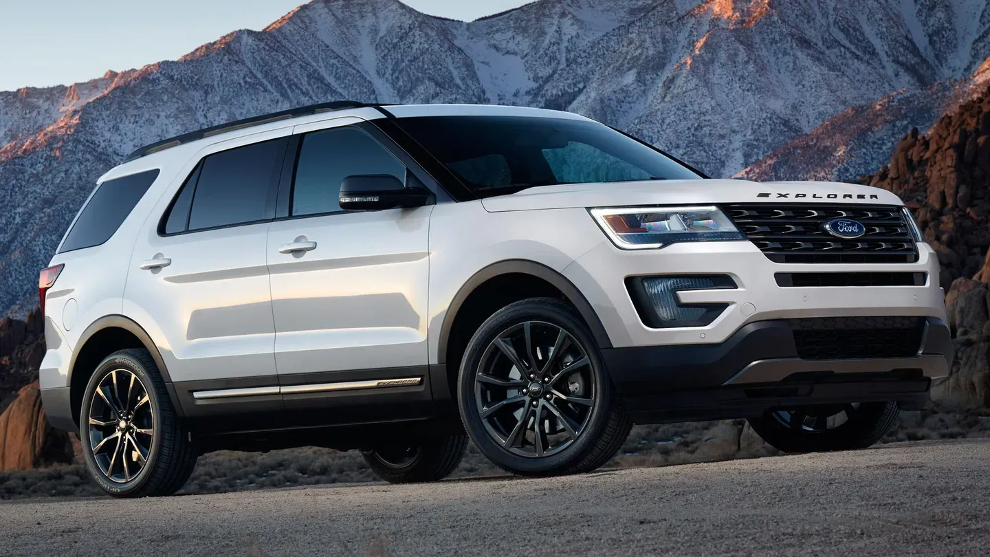 2017 Ford Explorer & 2017 Mercedes-Benz E300