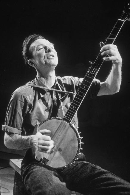 Remembering Pete Seeger, 94, who made music to unite people