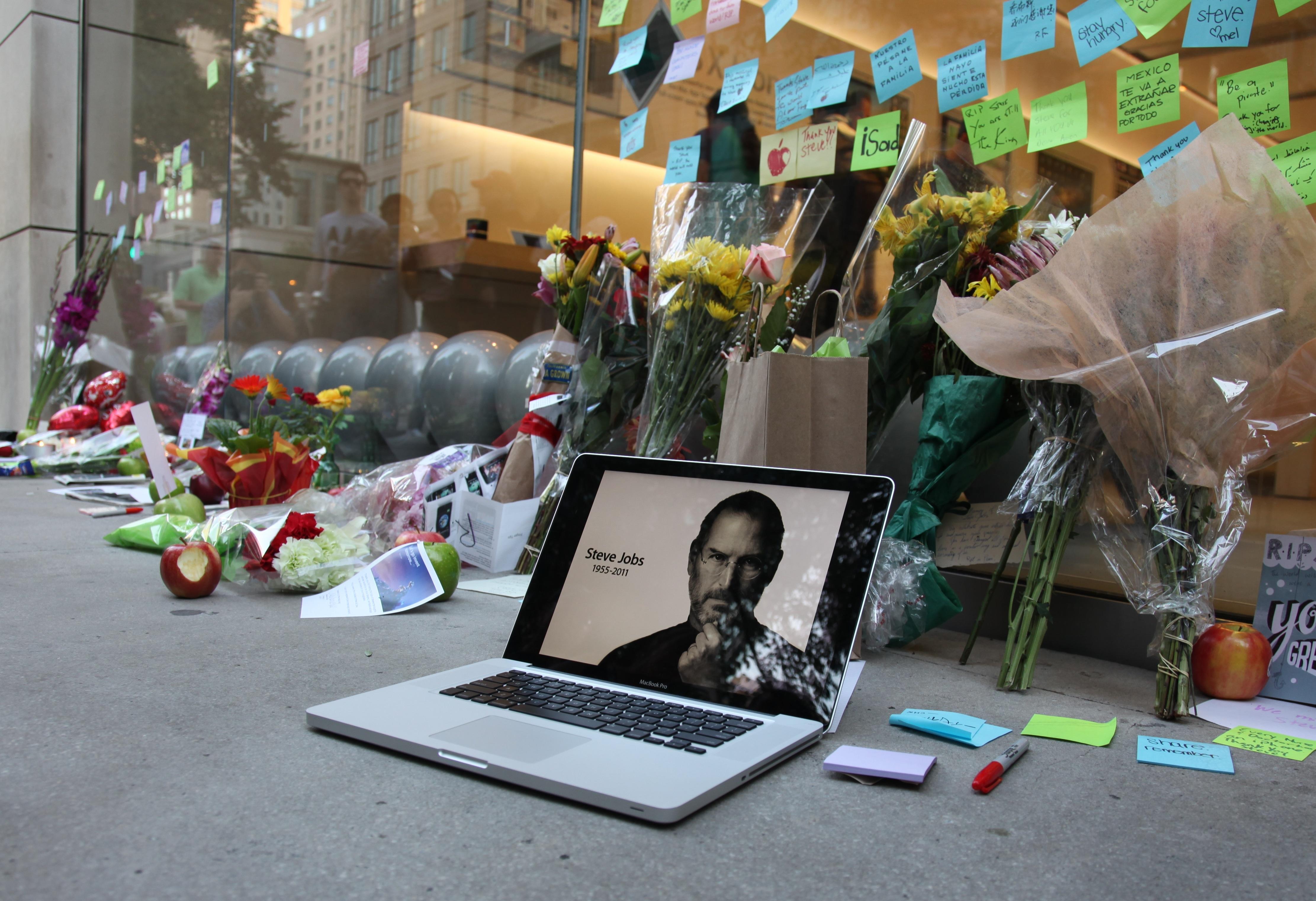 Apple grapples with life after Steve Jobs