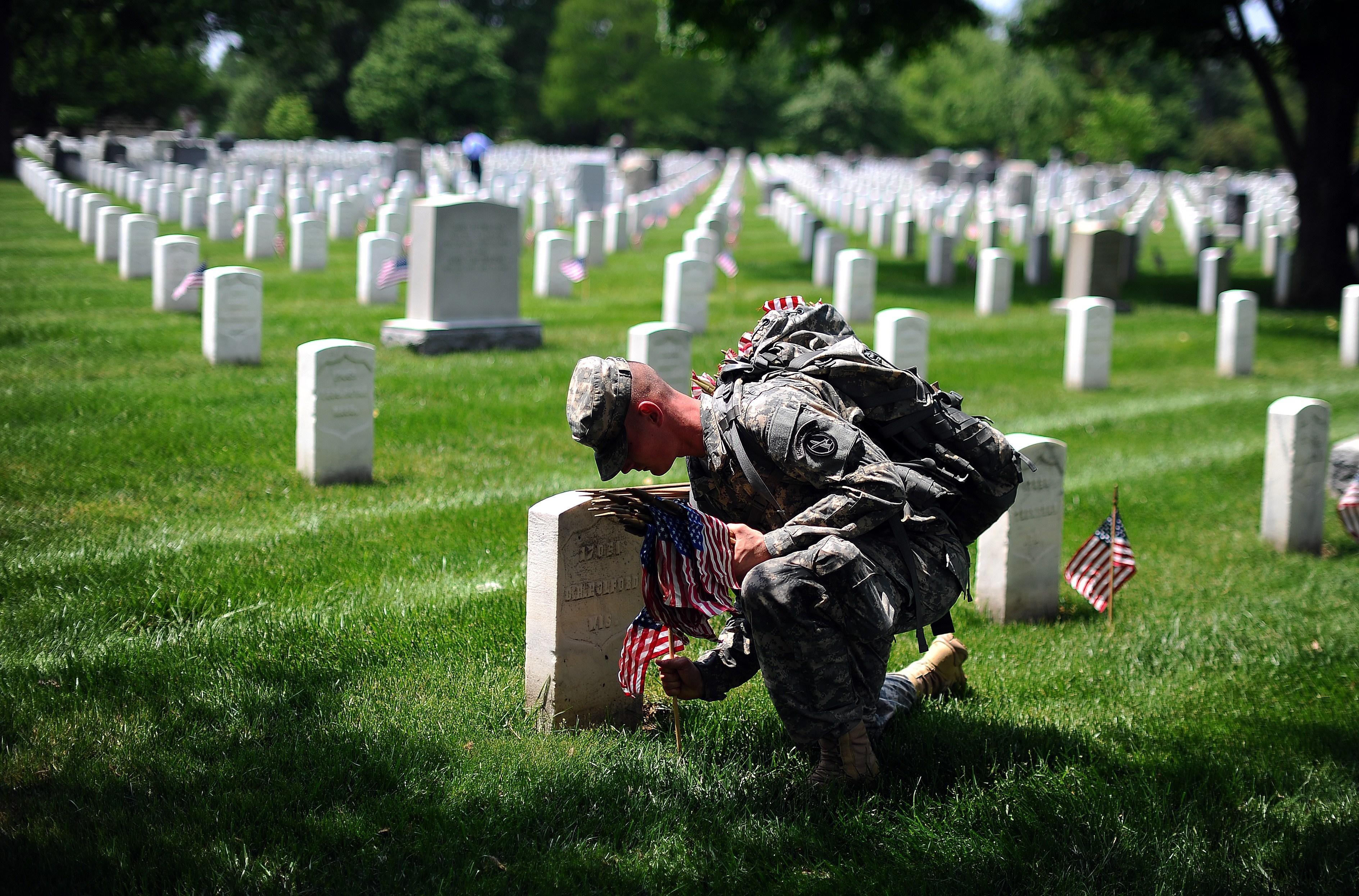 Americans honor sacrifice of fallen servicemembers