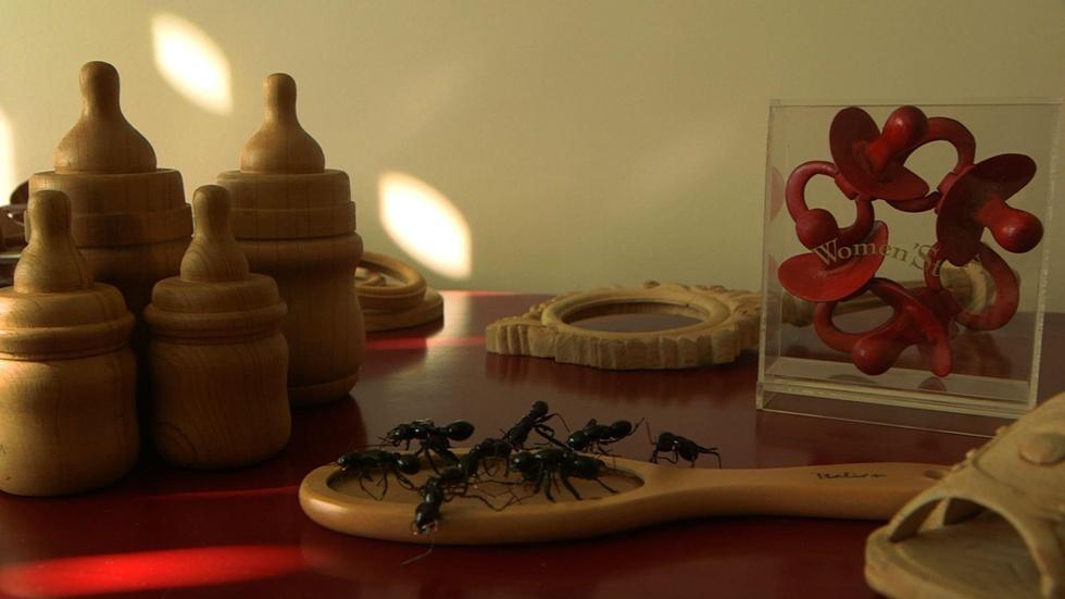 Pakistani sculptor chisels away at taboos for women image