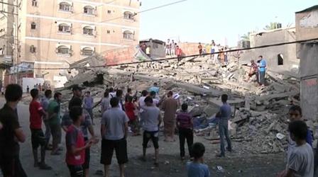 Video thumbnail: PBS NewsHour Death toll mounts as Israeli bombs hit Gaza strip