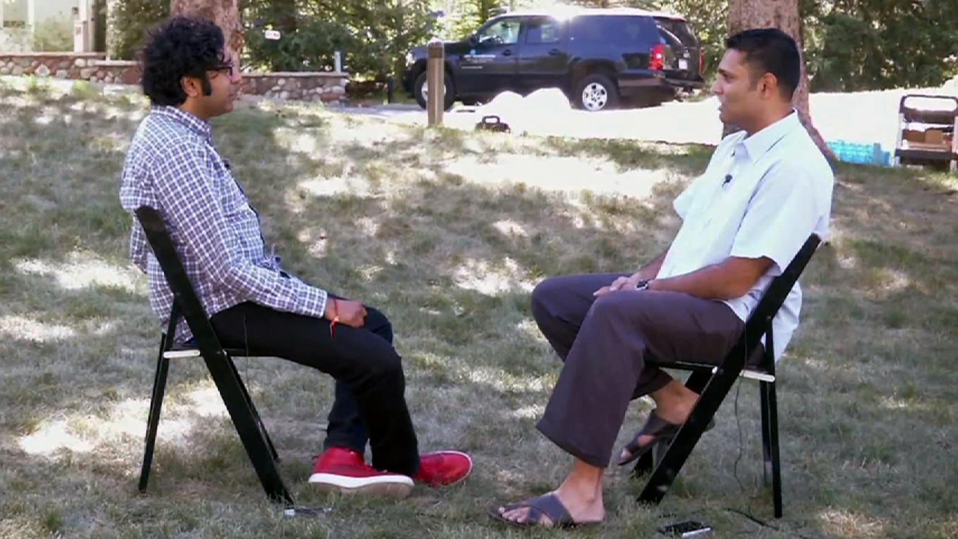 Comedian finds humor and substance in talking about race