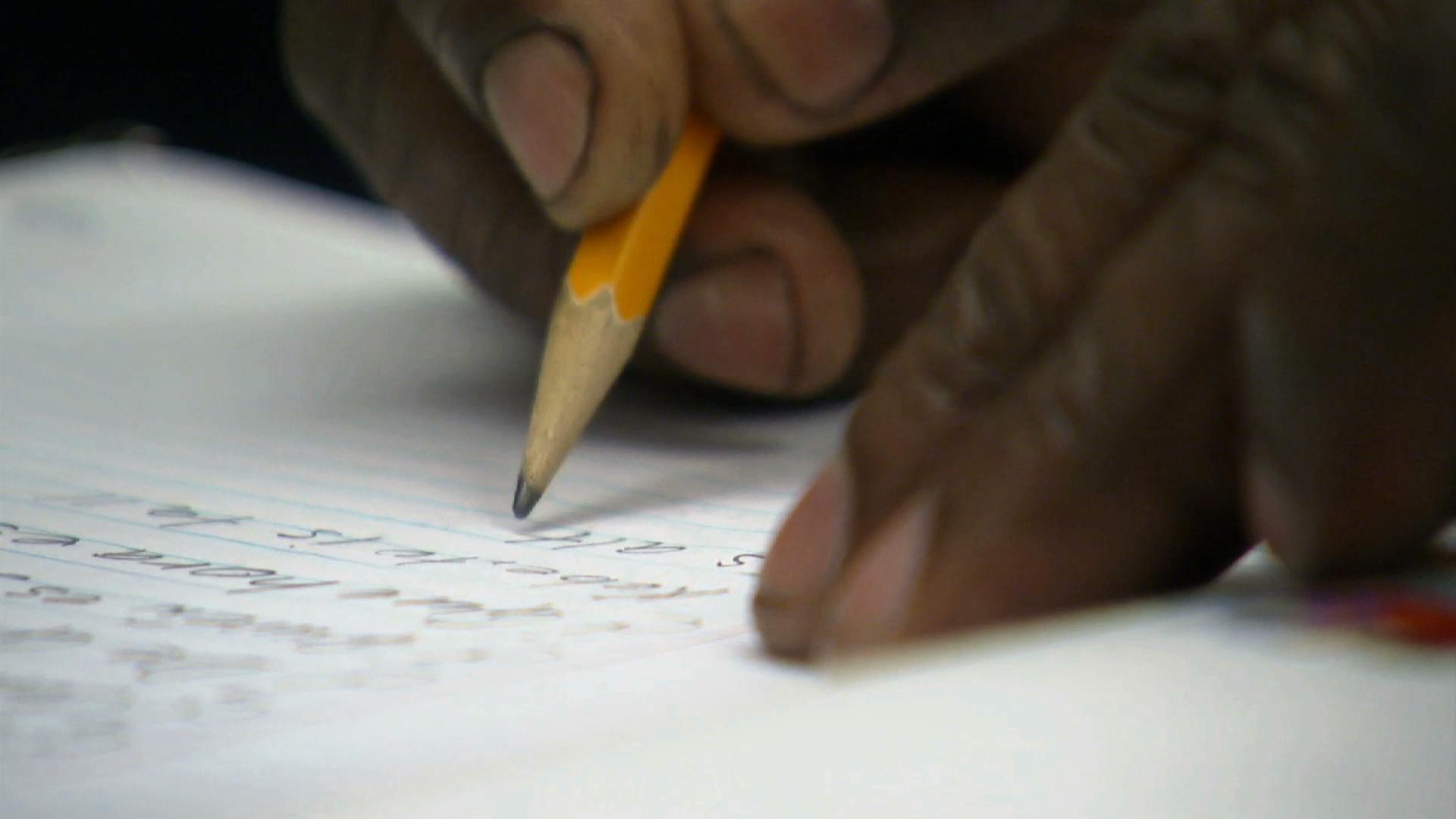 Colleges emphasize student 'stickiness' to boost graduations
