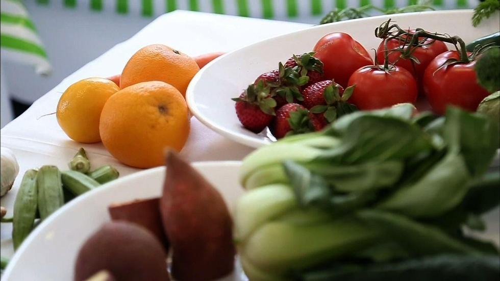 California school district rewrites menu for student lunches image
