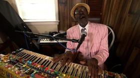 Video thumbnail: PBS NewsHour Ironing Board Sam sings ‘Over the Rainbow’