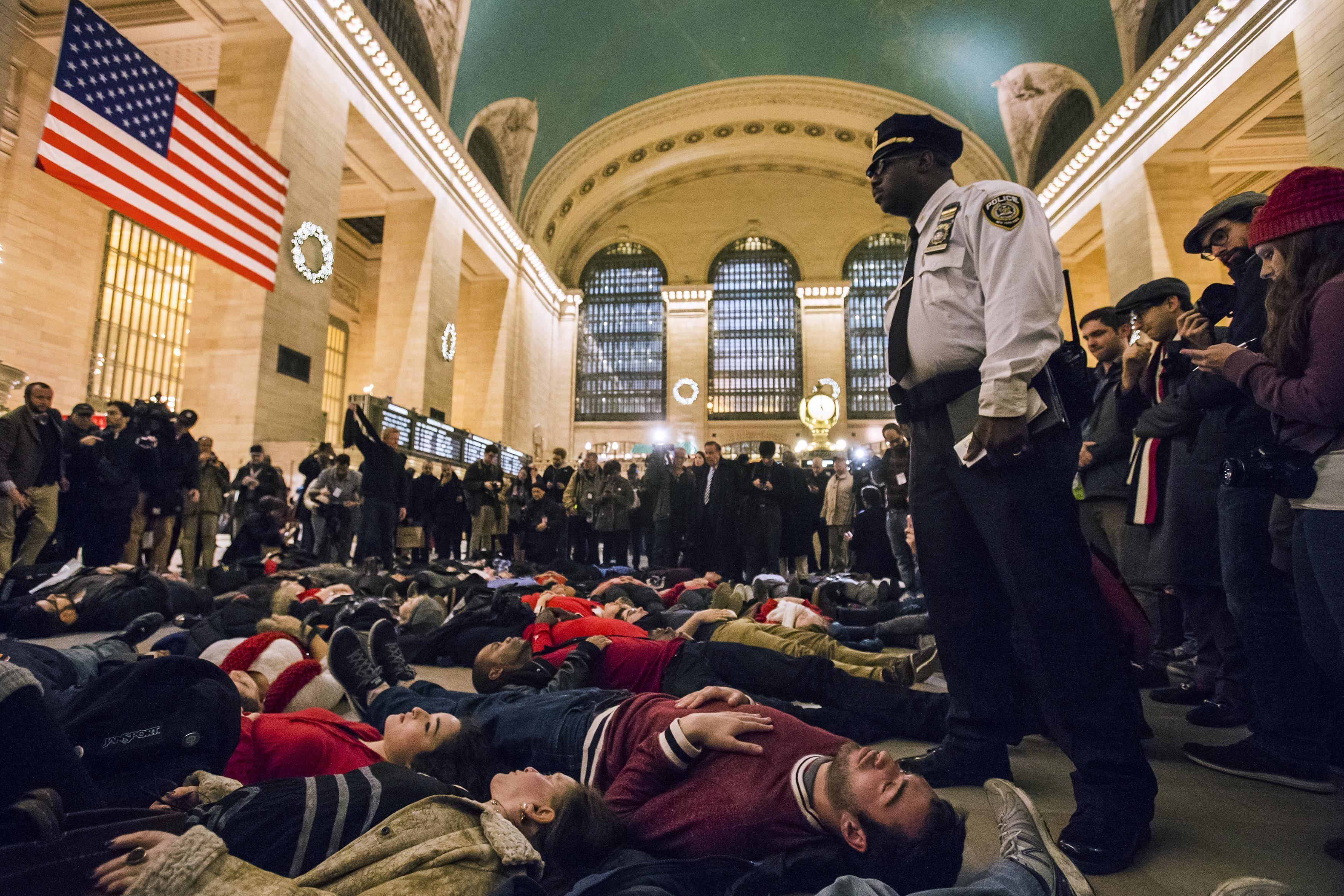Protests, largely peaceful, continue over killings by police
