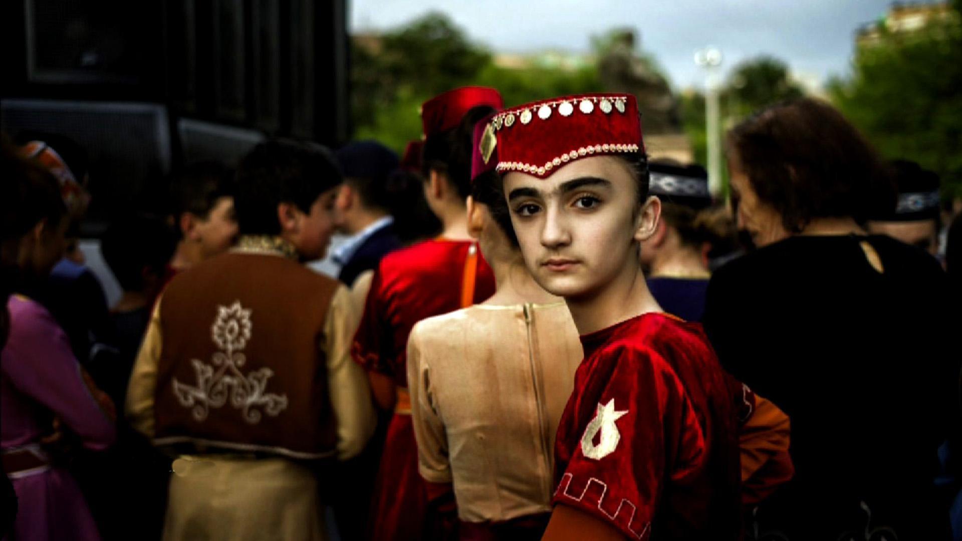 Photographer connects Armenians displaced around the world PBS
