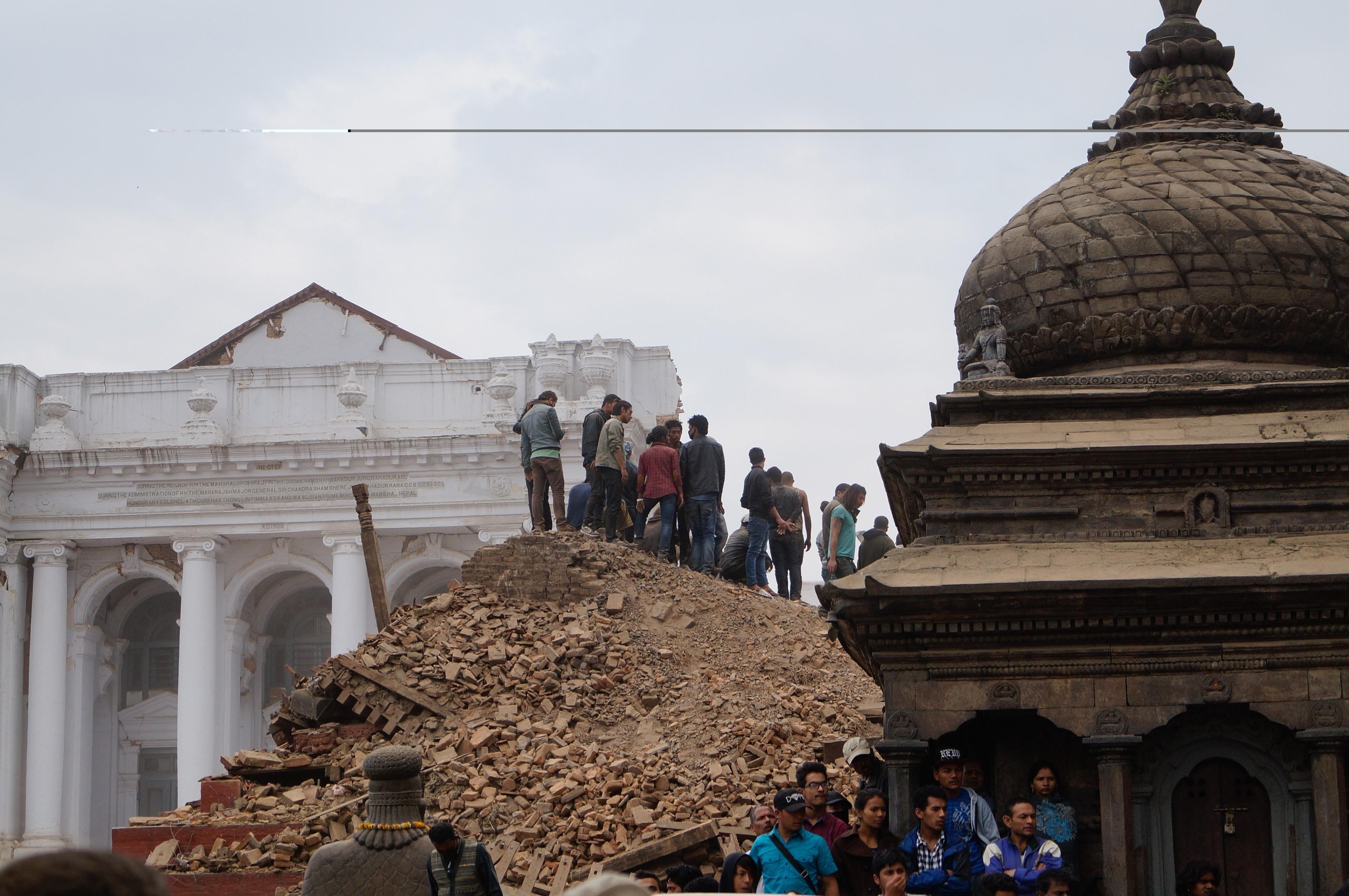 Aftershocks, landslides could pose risks after Nepal quake