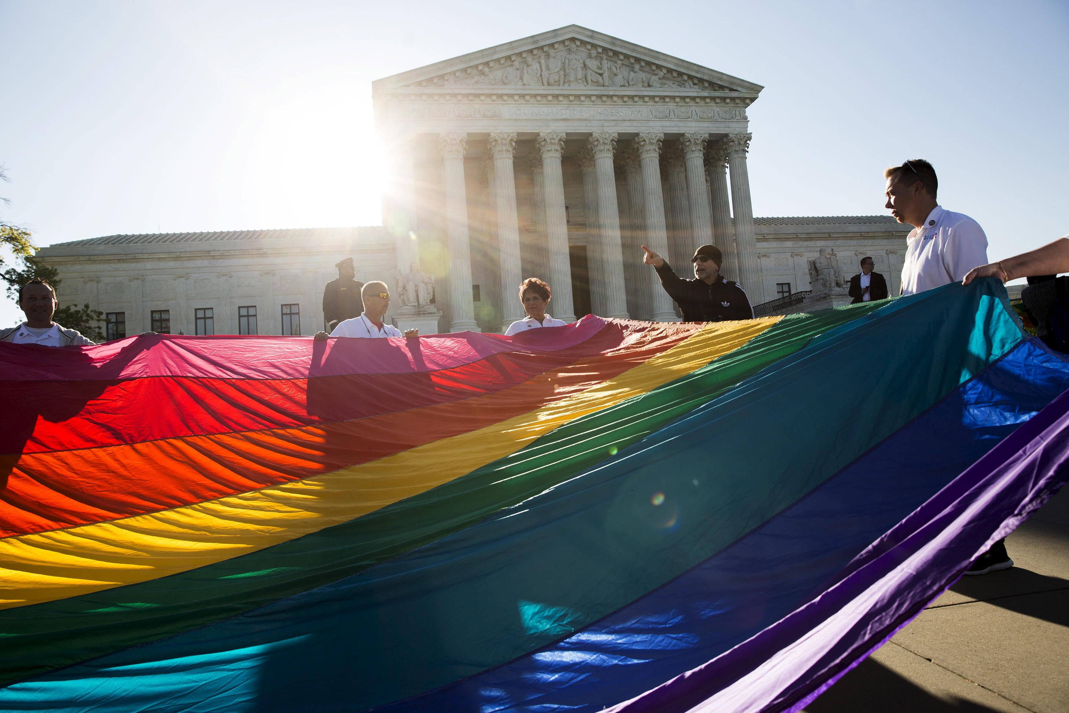 Supreme Court considers nationwide same-sex marriage