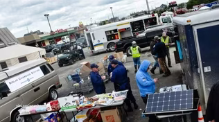 Philadelphia residents pitch in to help train crash victims