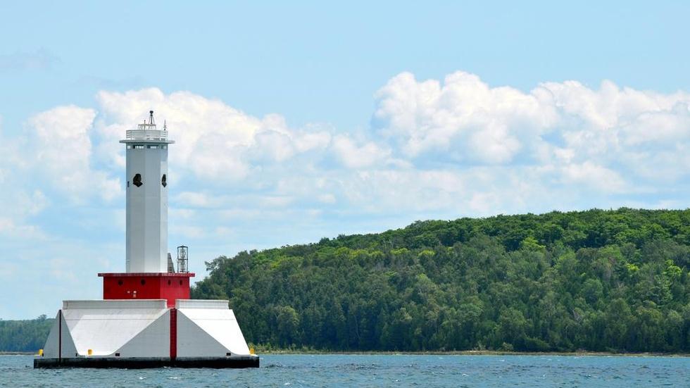 Are Michigan’s pristine lakes at risk from aging pipelines? image