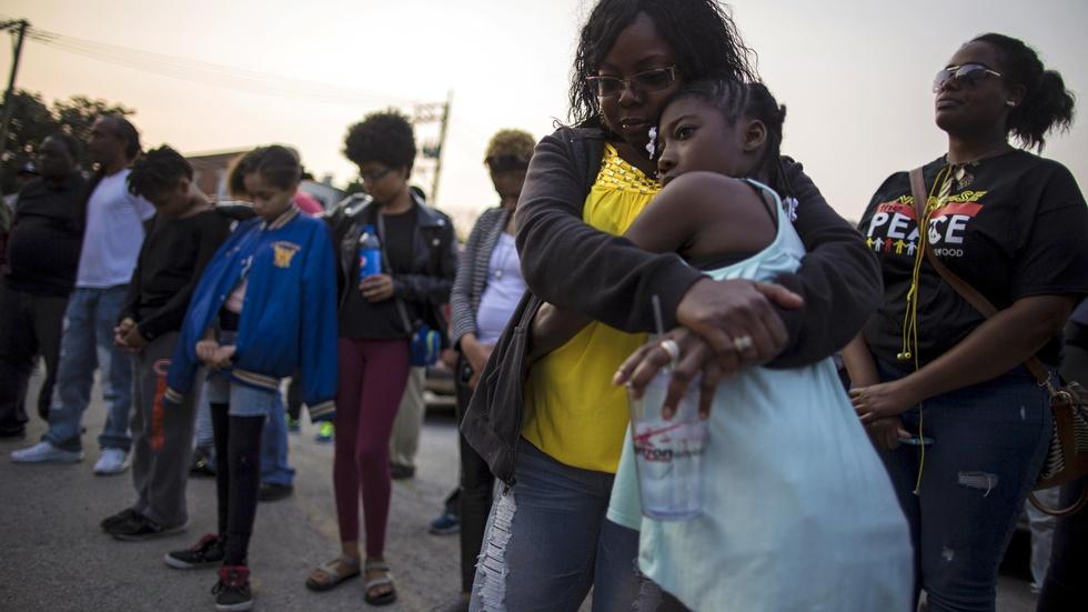 Gangs and guns fuel Chicago’s summer surge of violence image