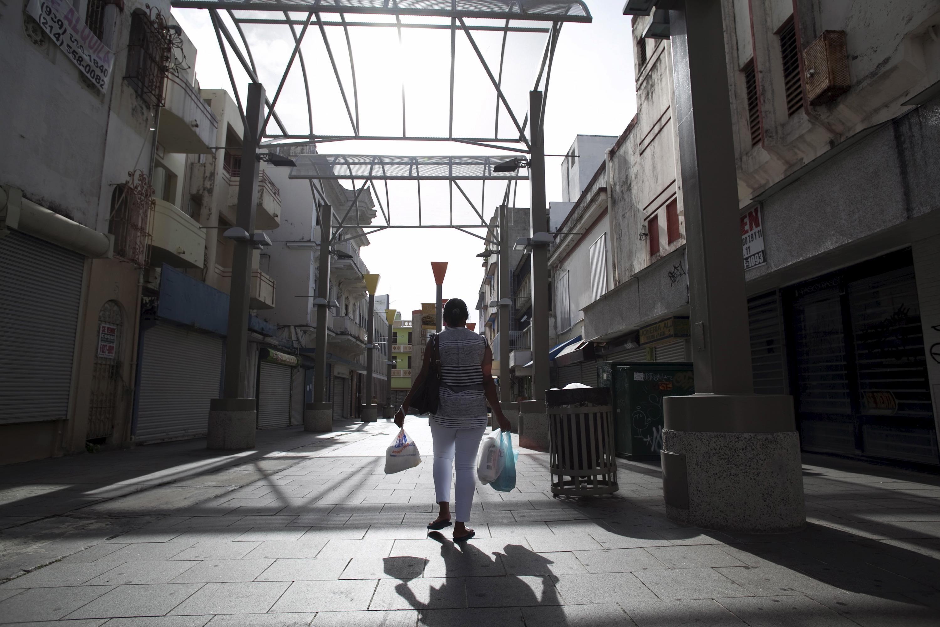 Puerto Rico debt crisis drives exodus to U.S.
