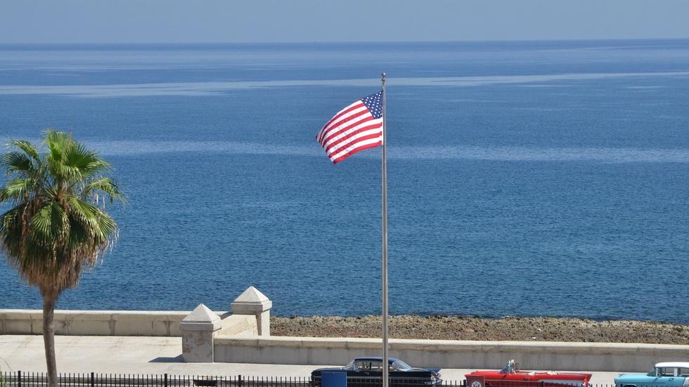 U.S. restores embassy while pushing for changes in Cuba image