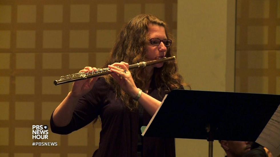 Thousands gather for a big flute blowout image